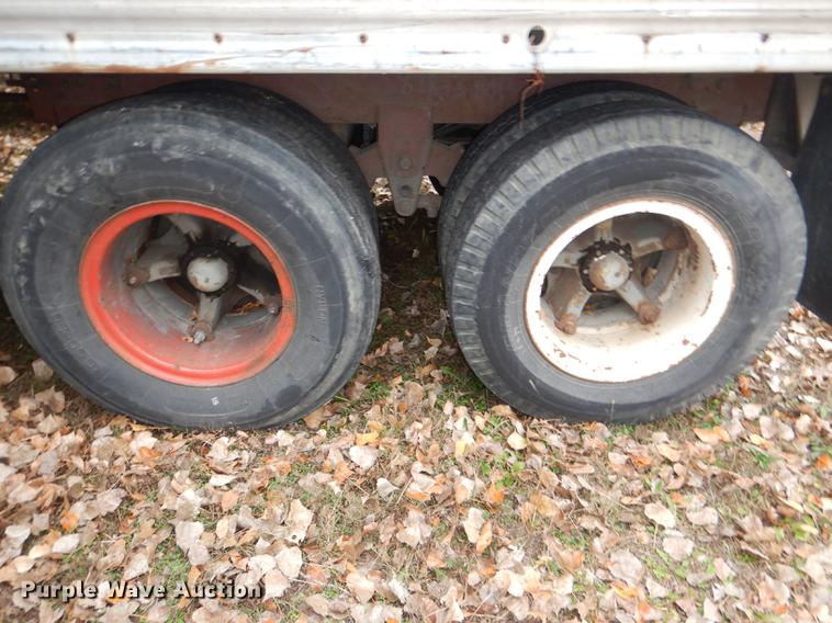 image for item DD8933 1994 Oshkosh dry van trailer
