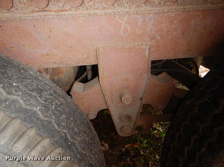 image for item DD8933 1994 Oshkosh dry van trailer