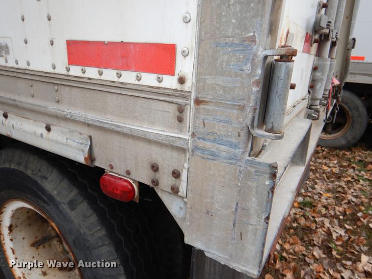 image for item DD8933 1994 Oshkosh dry van trailer
