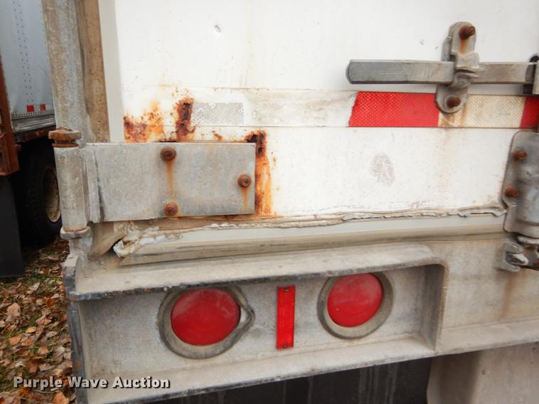 image for item DD8933 1994 Oshkosh dry van trailer