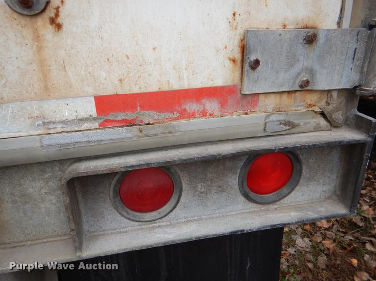 image for item DD8933 1994 Oshkosh dry van trailer