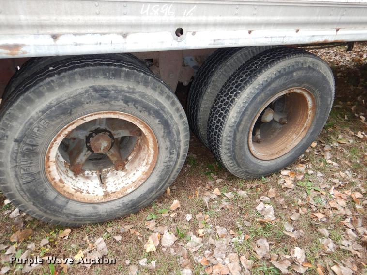 image for item DD8933 1994 Oshkosh dry van trailer