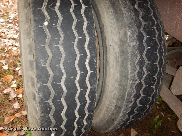 image for item DD8933 1994 Oshkosh dry van trailer