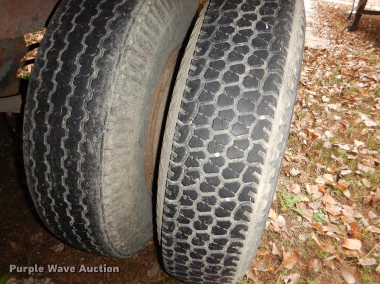 image for item DD8933 1994 Oshkosh dry van trailer