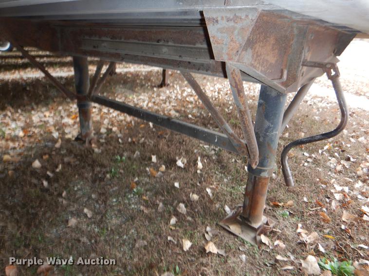 image for item DD8933 1994 Oshkosh dry van trailer