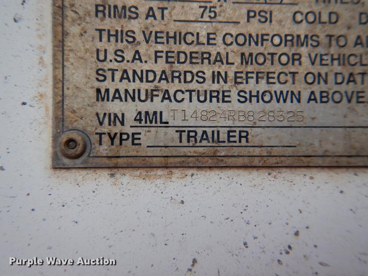 image for item DD8933 1994 Oshkosh dry van trailer