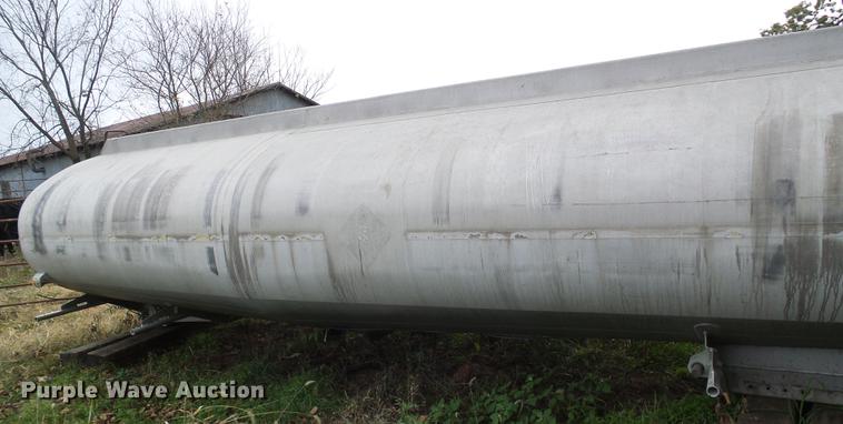 image for item DE5310 1966 Fruehauf  aluminum tank