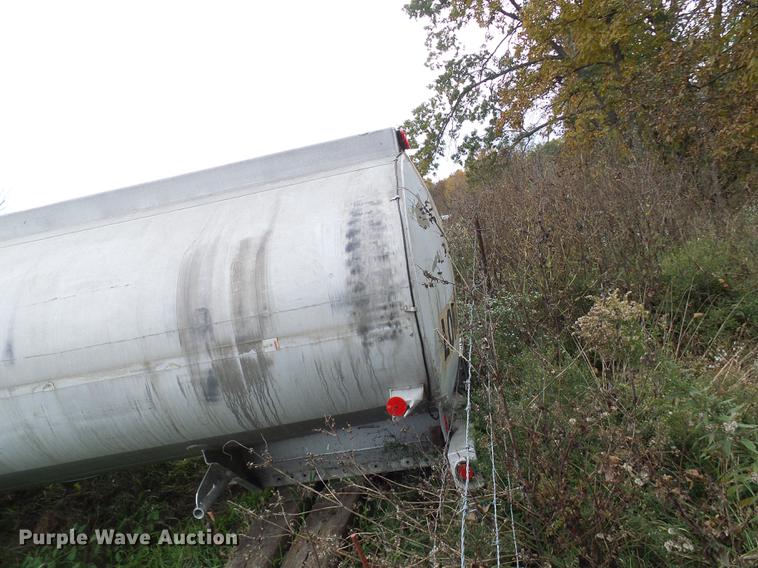 image for item DE5310 1966 Fruehauf  aluminum tank