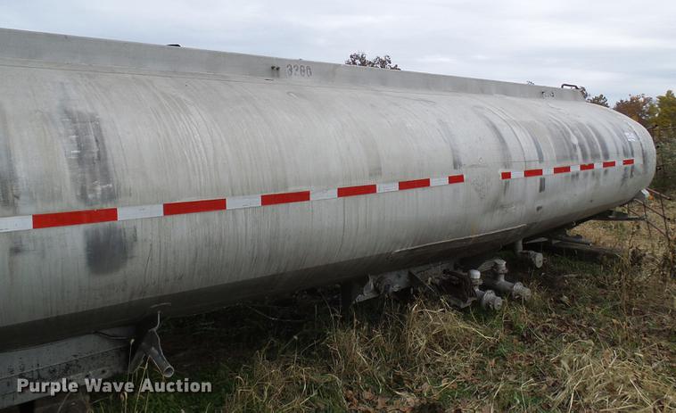 image for item DE5310 1966 Fruehauf  aluminum tank
