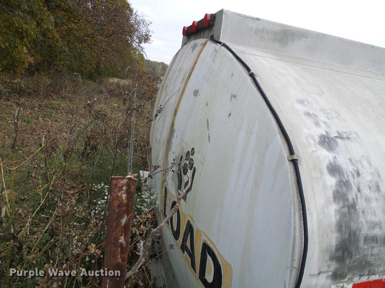 image for item DE5310 1966 Fruehauf  aluminum tank