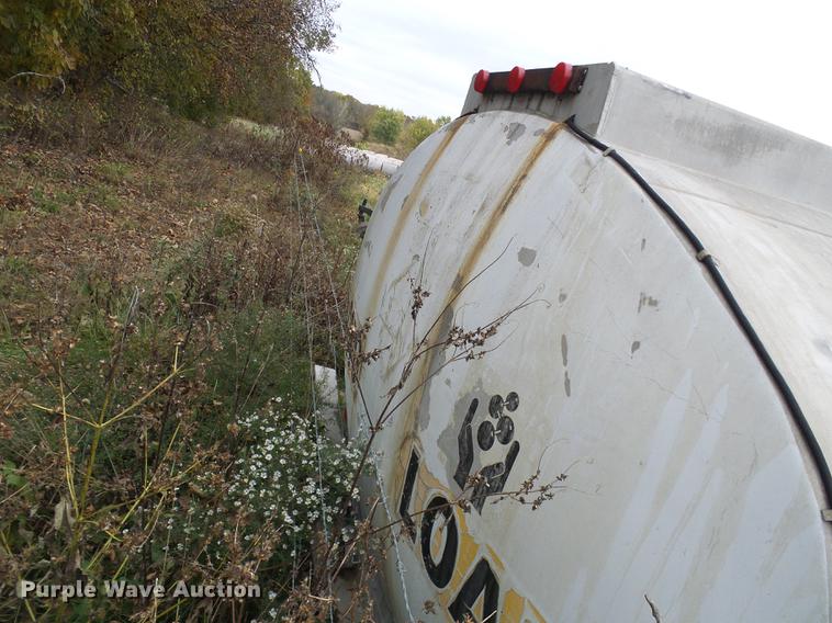 image for item DE5310 1966 Fruehauf  aluminum tank