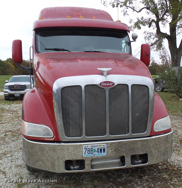 image for item DE5317 2002 Peterbilt 387 semi truck