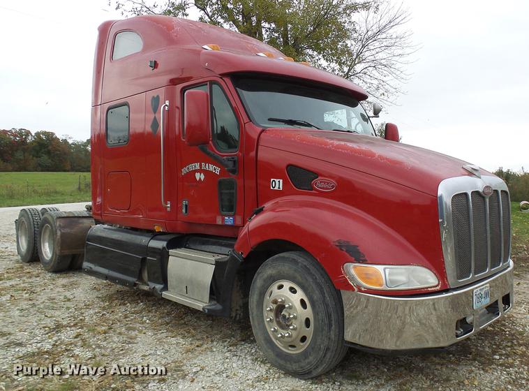 image for item DE5317 2002 Peterbilt 387 semi truck