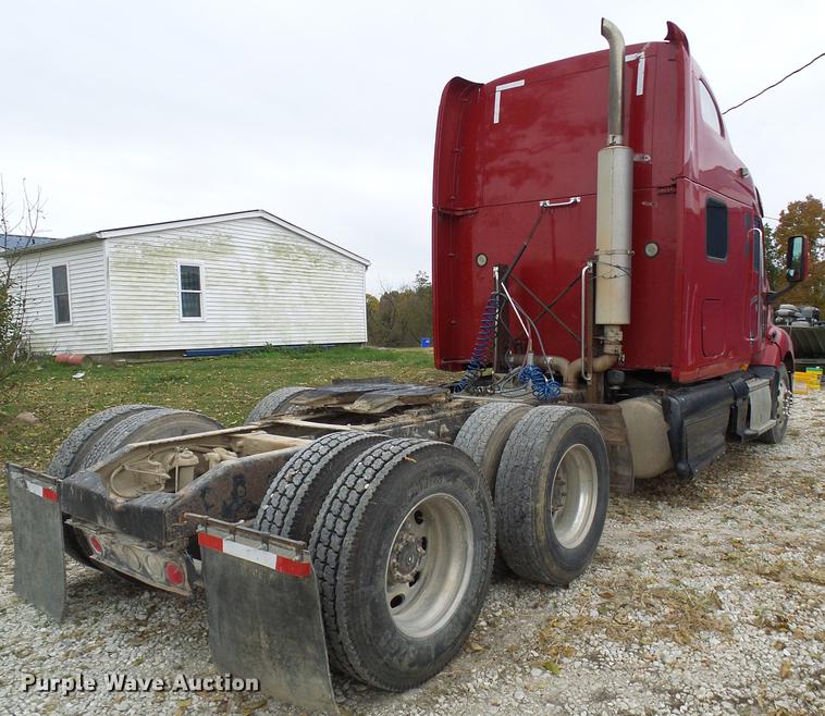 image for item DE5317 2002 Peterbilt 387 semi truck
