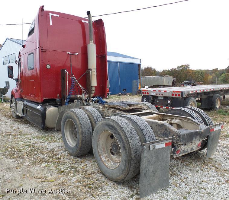 image for item DE5317 2002 Peterbilt 387 semi truck