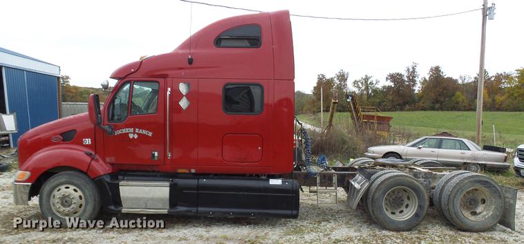 image for item DE5317 2002 Peterbilt 387 semi truck
