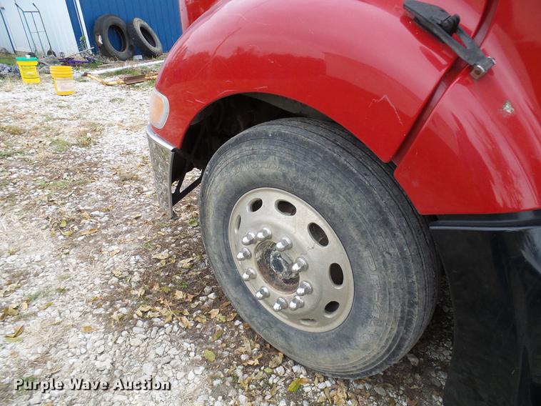 image for item DE5317 2002 Peterbilt 387 semi truck