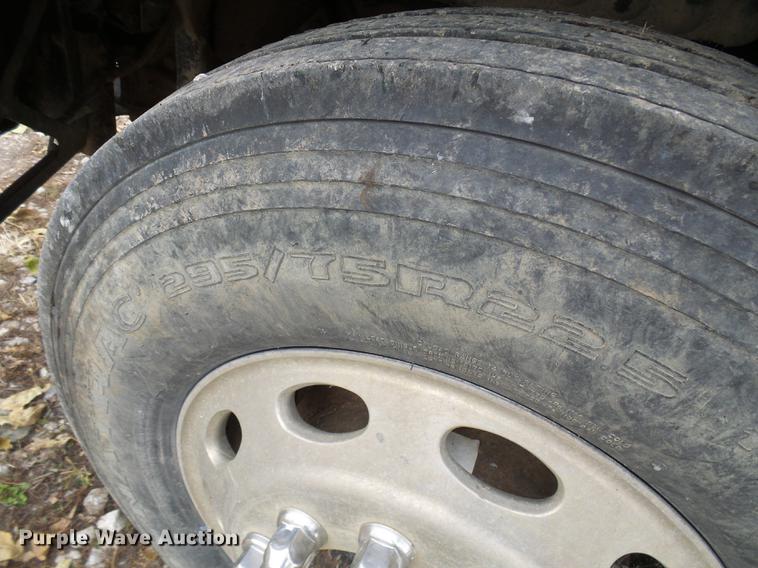 image for item DE5317 2002 Peterbilt 387 semi truck