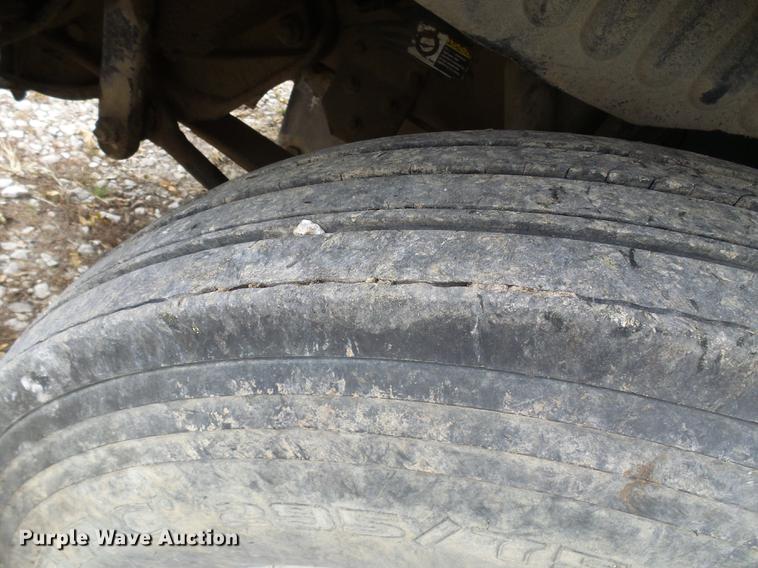 image for item DE5317 2002 Peterbilt 387 semi truck