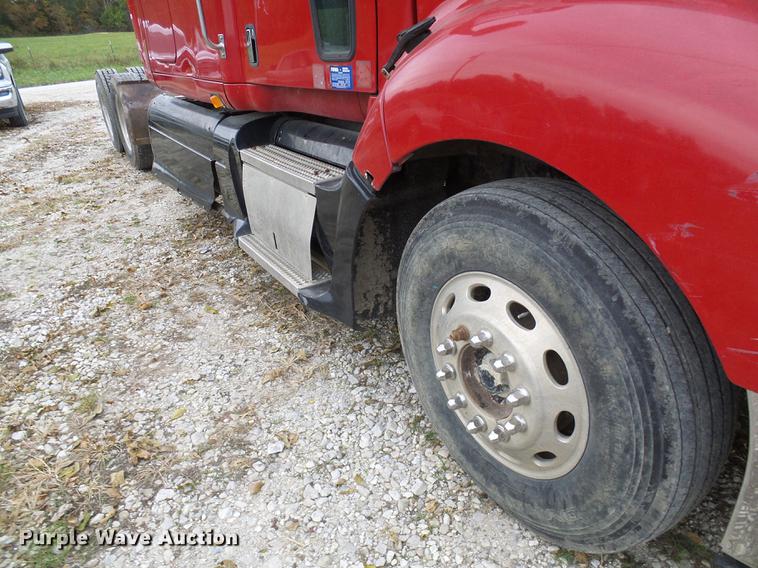 image for item DE5317 2002 Peterbilt 387 semi truck