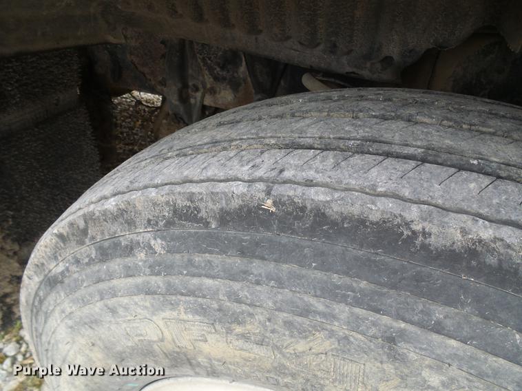 image for item DE5317 2002 Peterbilt 387 semi truck