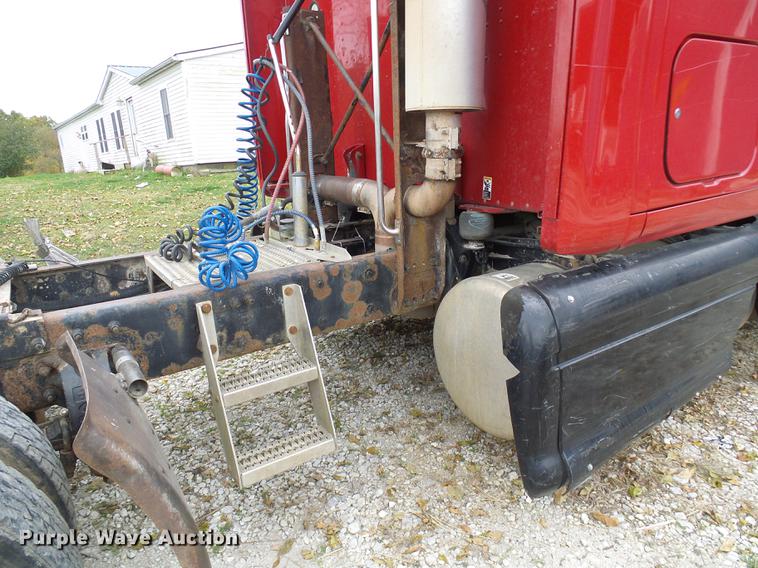 image for item DE5317 2002 Peterbilt 387 semi truck