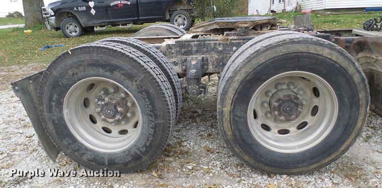 image for item DE5317 2002 Peterbilt 387 semi truck