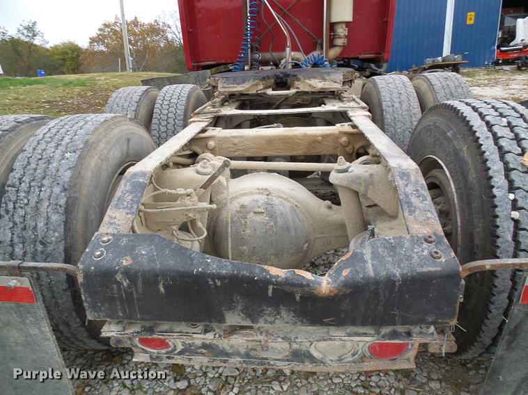 image for item DE5317 2002 Peterbilt 387 semi truck