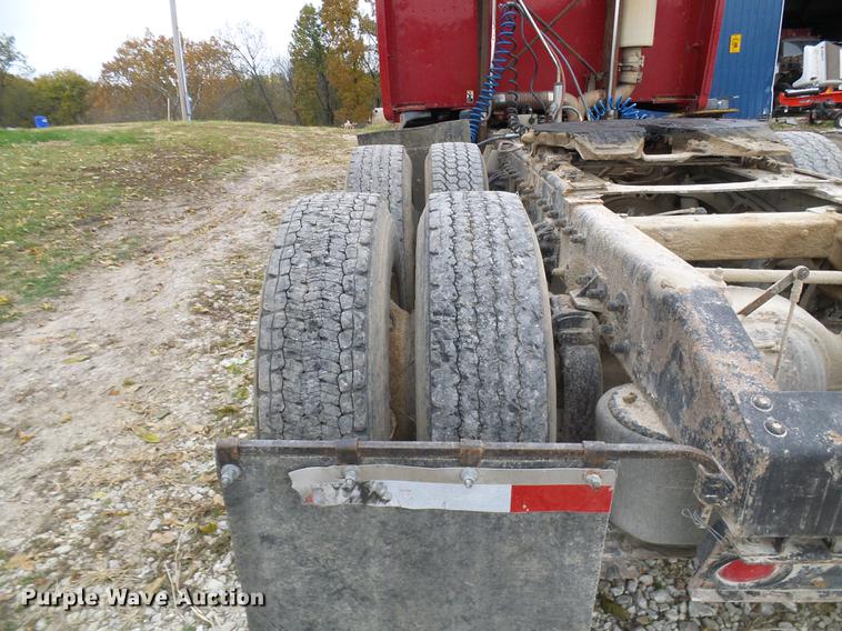 image for item DE5317 2002 Peterbilt 387 semi truck