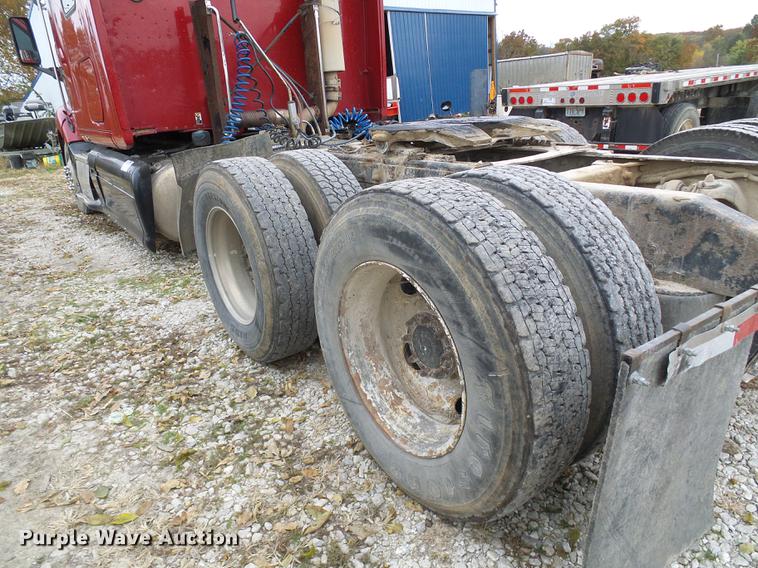 image for item DE5317 2002 Peterbilt 387 semi truck