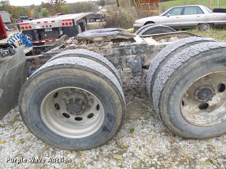 image for item DE5317 2002 Peterbilt 387 semi truck