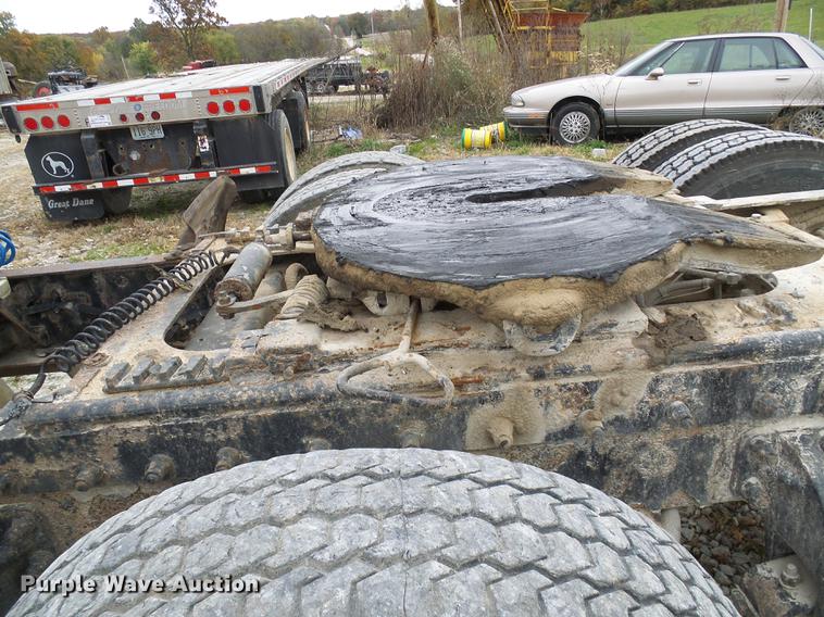 image for item DE5317 2002 Peterbilt 387 semi truck