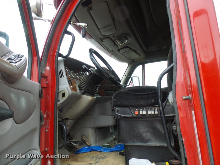 image for item DE5317 2002 Peterbilt 387 semi truck