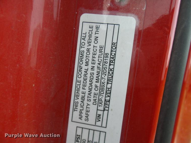 image for item DE5317 2002 Peterbilt 387 semi truck