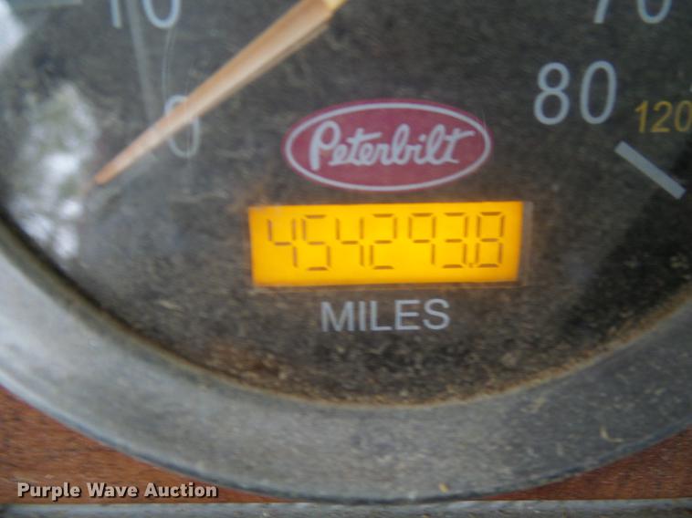 image for item DE5317 2002 Peterbilt 387 semi truck