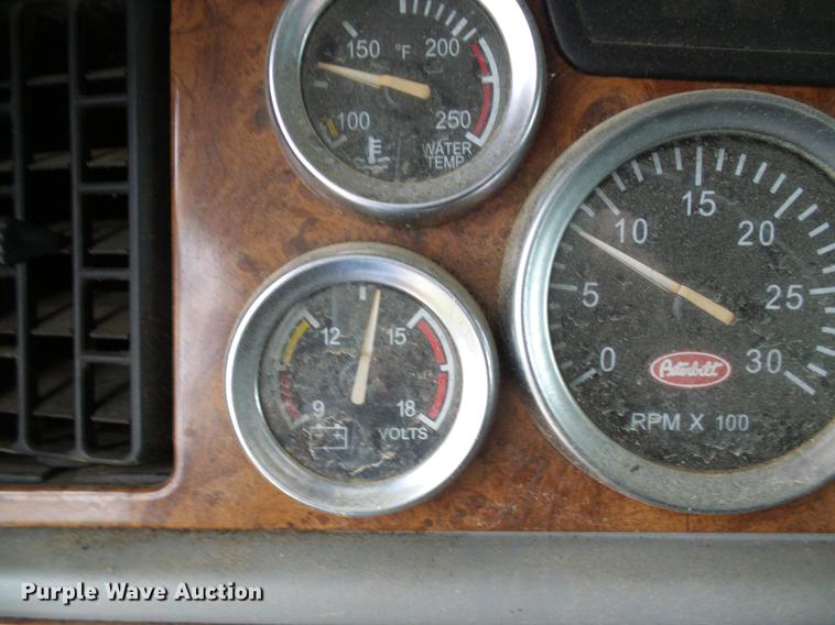 image for item DE5317 2002 Peterbilt 387 semi truck