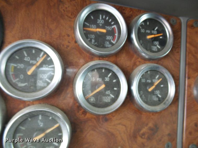 image for item DE5317 2002 Peterbilt 387 semi truck