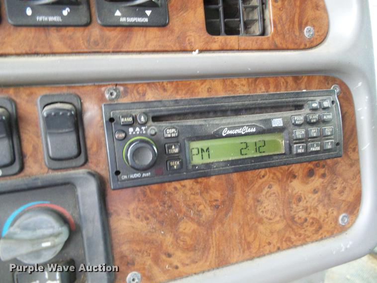 image for item DE5317 2002 Peterbilt 387 semi truck