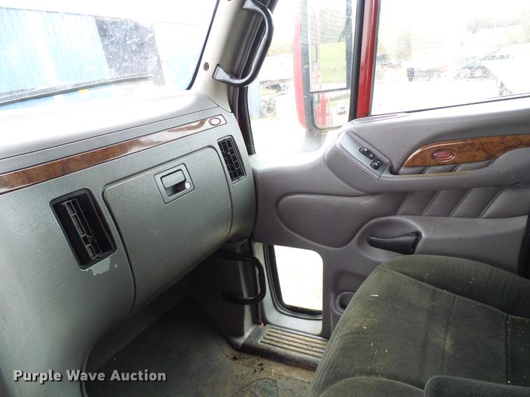 image for item DE5317 2002 Peterbilt 387 semi truck