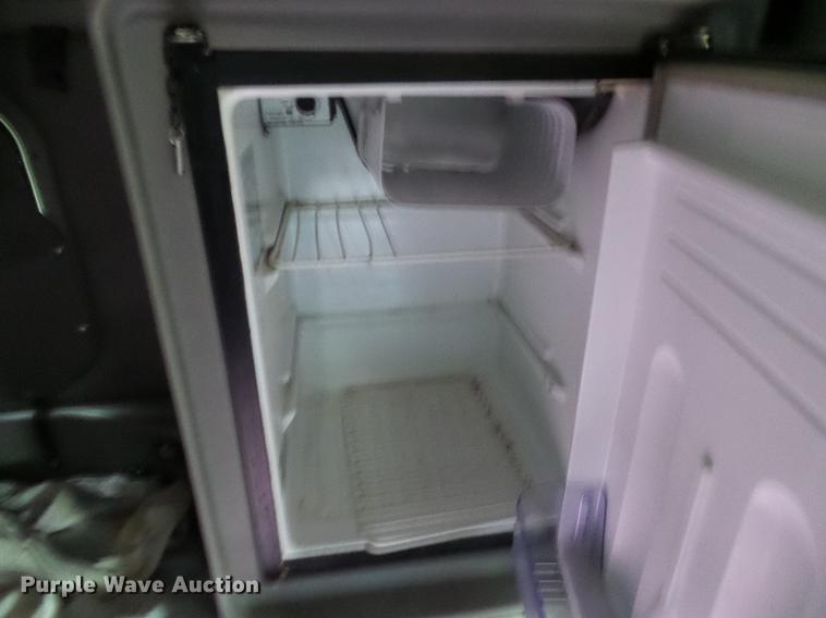 image for item DE5317 2002 Peterbilt 387 semi truck