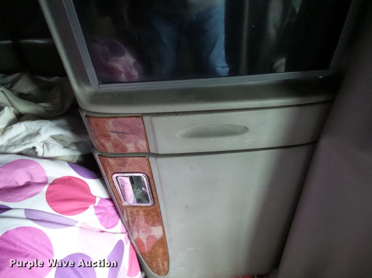 image for item DE5317 2002 Peterbilt 387 semi truck