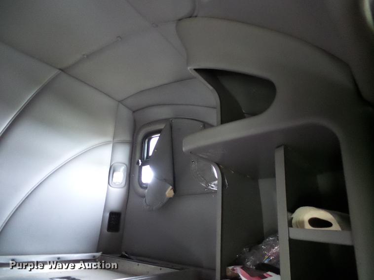 image for item DE5317 2002 Peterbilt 387 semi truck