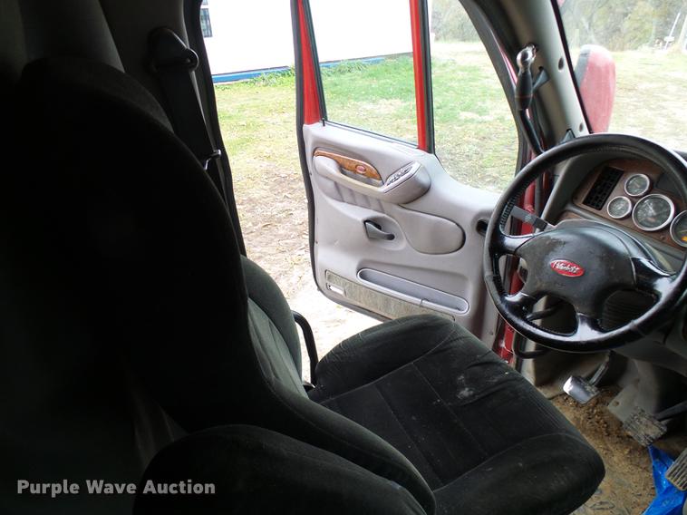 image for item DE5317 2002 Peterbilt 387 semi truck