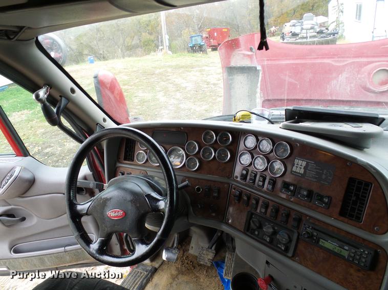 image for item DE5317 2002 Peterbilt 387 semi truck