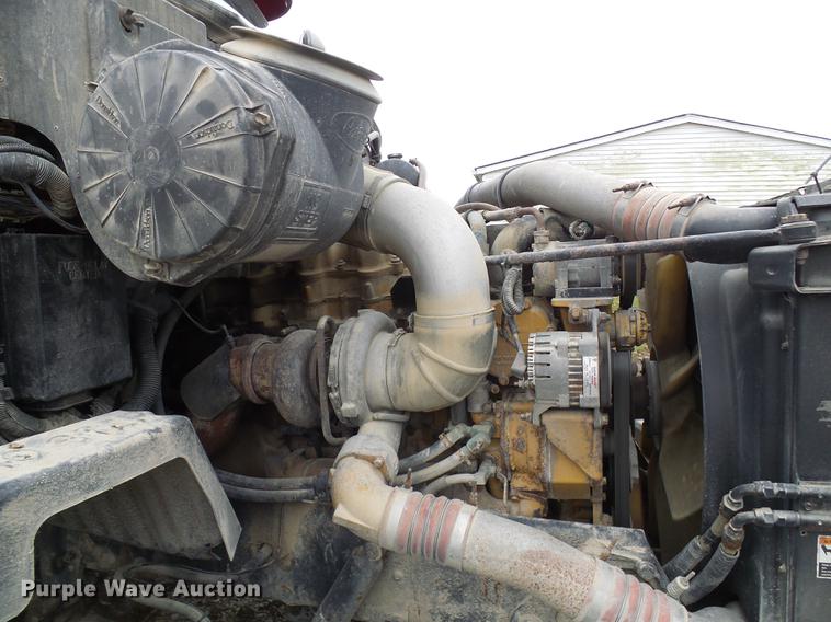 image for item DE5317 2002 Peterbilt 387 semi truck