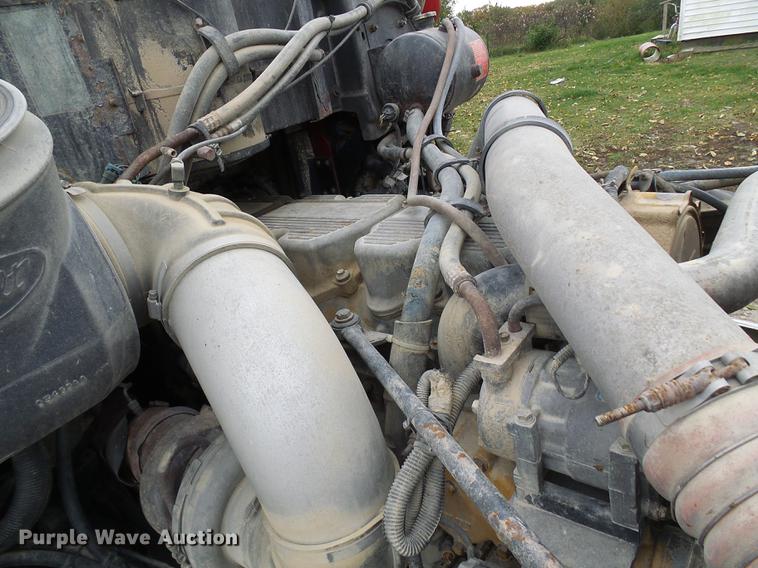 image for item DE5317 2002 Peterbilt 387 semi truck