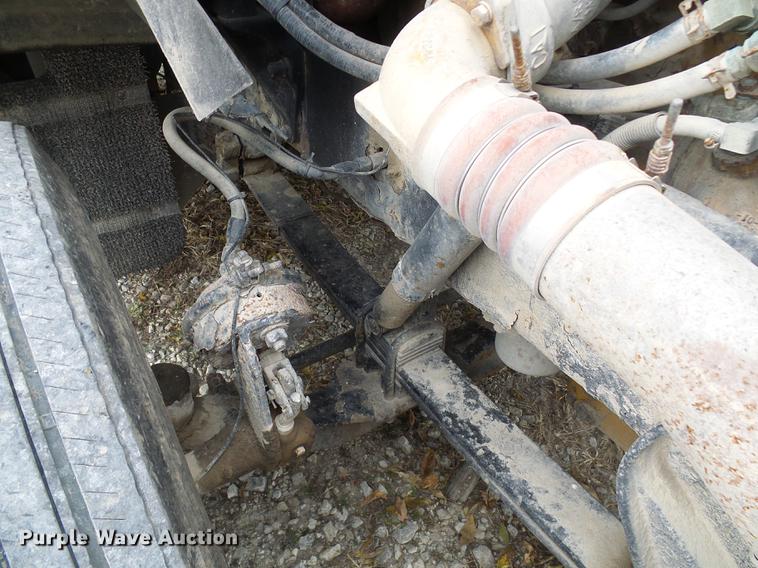 image for item DE5317 2002 Peterbilt 387 semi truck