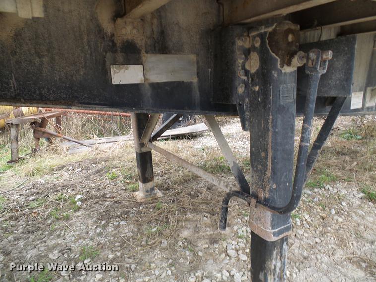 image for item DE5318 2006 Great Dane GPLWSAR248102 flatbed trailer
