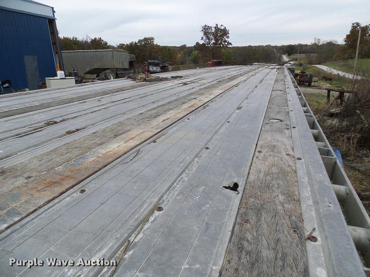 image for item DE5318 2006 Great Dane GPLWSAR248102 flatbed trailer