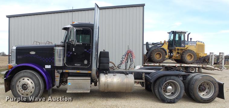 image for item DE7325 1993 Peterbilt 379 semi truck